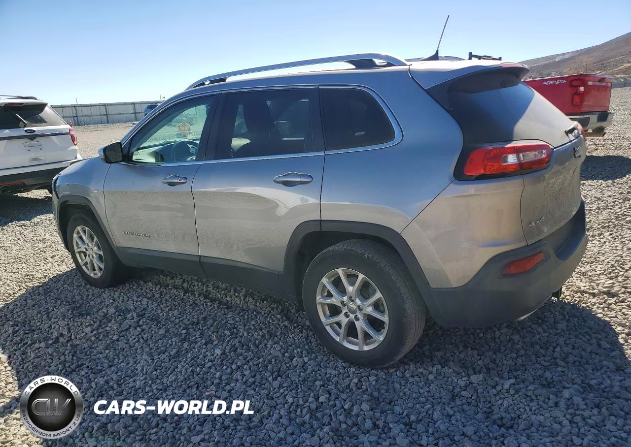 2016 Jeep Cherokee Latitude VIN:1C4PJMCS2GW218335 - 2