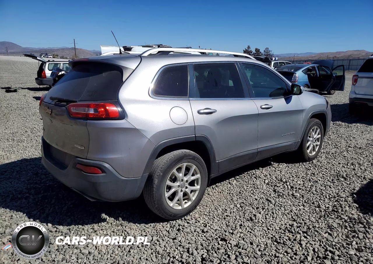 2016 Jeep Cherokee Latitude VIN:1C4PJMCS2GW218335 - 3