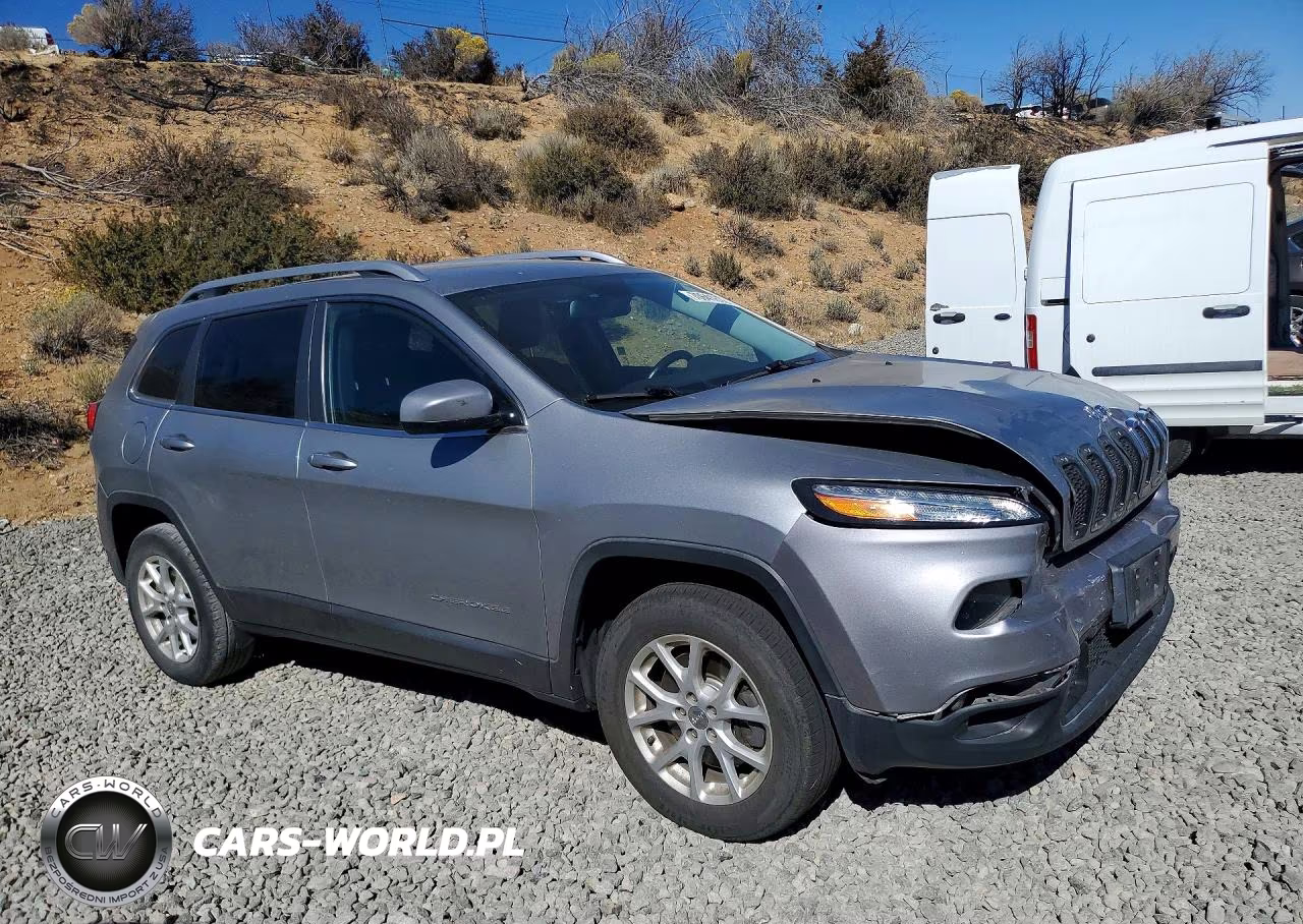 2016 Jeep Cherokee Latitude VIN:1C4PJMCS2GW218335 - 4