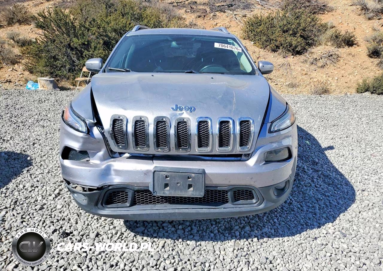 2016 Jeep Cherokee Latitude VIN:1C4PJMCS2GW218335 - 5