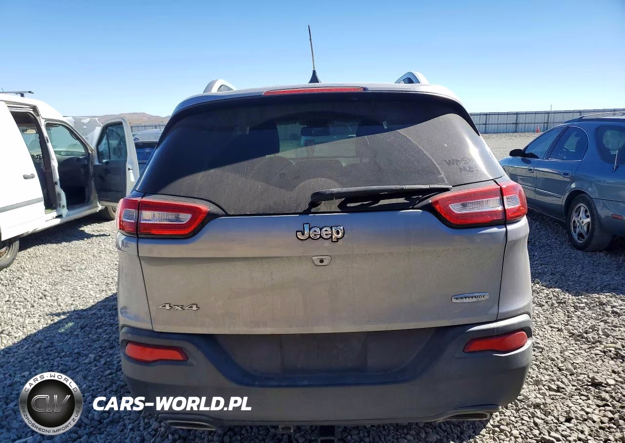 2016 Jeep Cherokee Latitude VIN:1C4PJMCS2GW218335 - 6