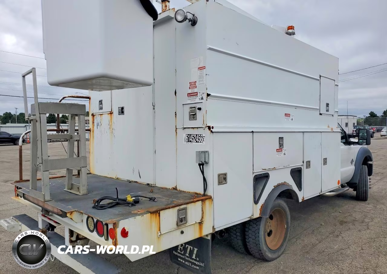 2013 Ford F550 Super Duty Bucket Truck VIN:1FDUF5GTXDEA62555 - 3