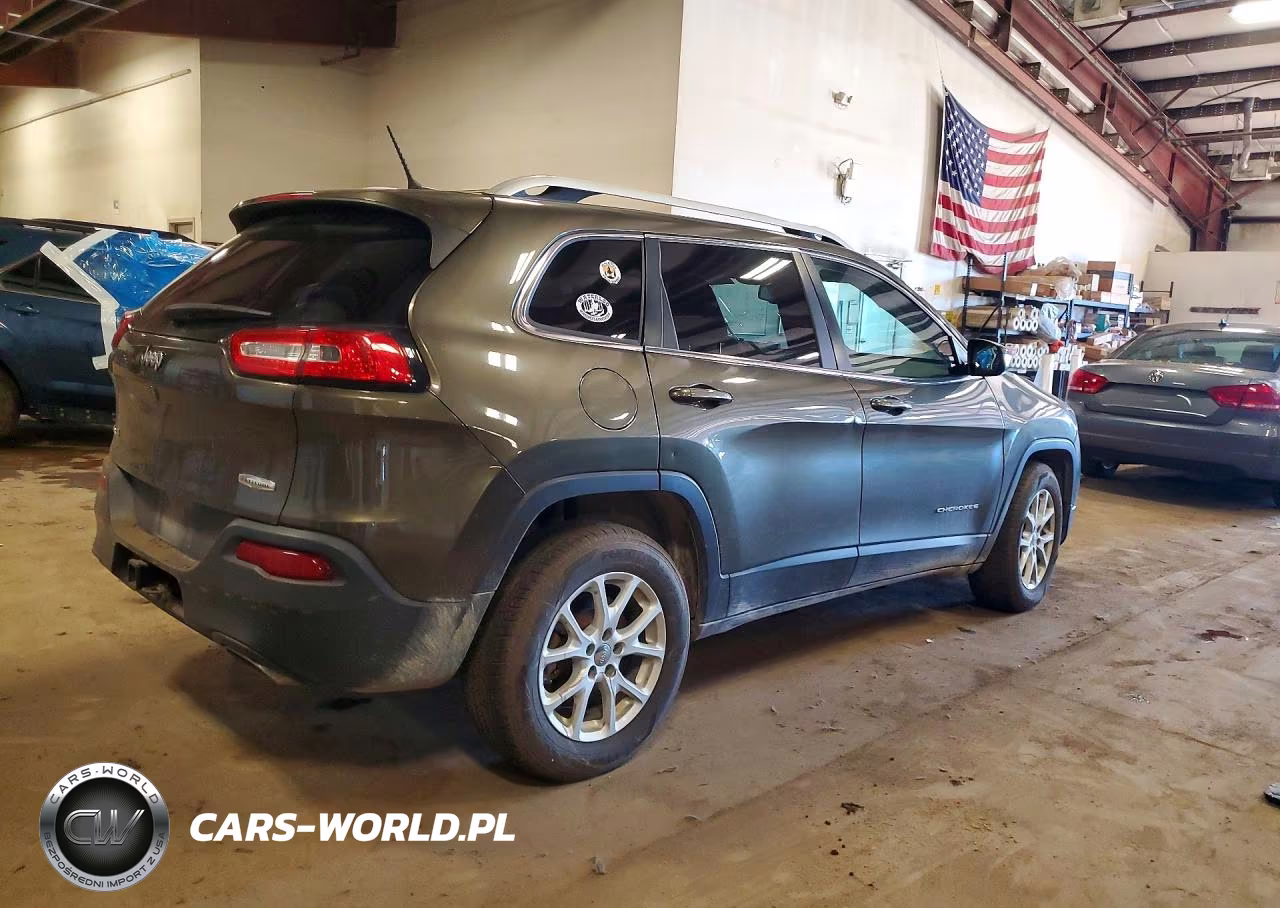 2015 Jeep Cherokee Latitude VIN:1C4PJMCS8FW624540 - 3