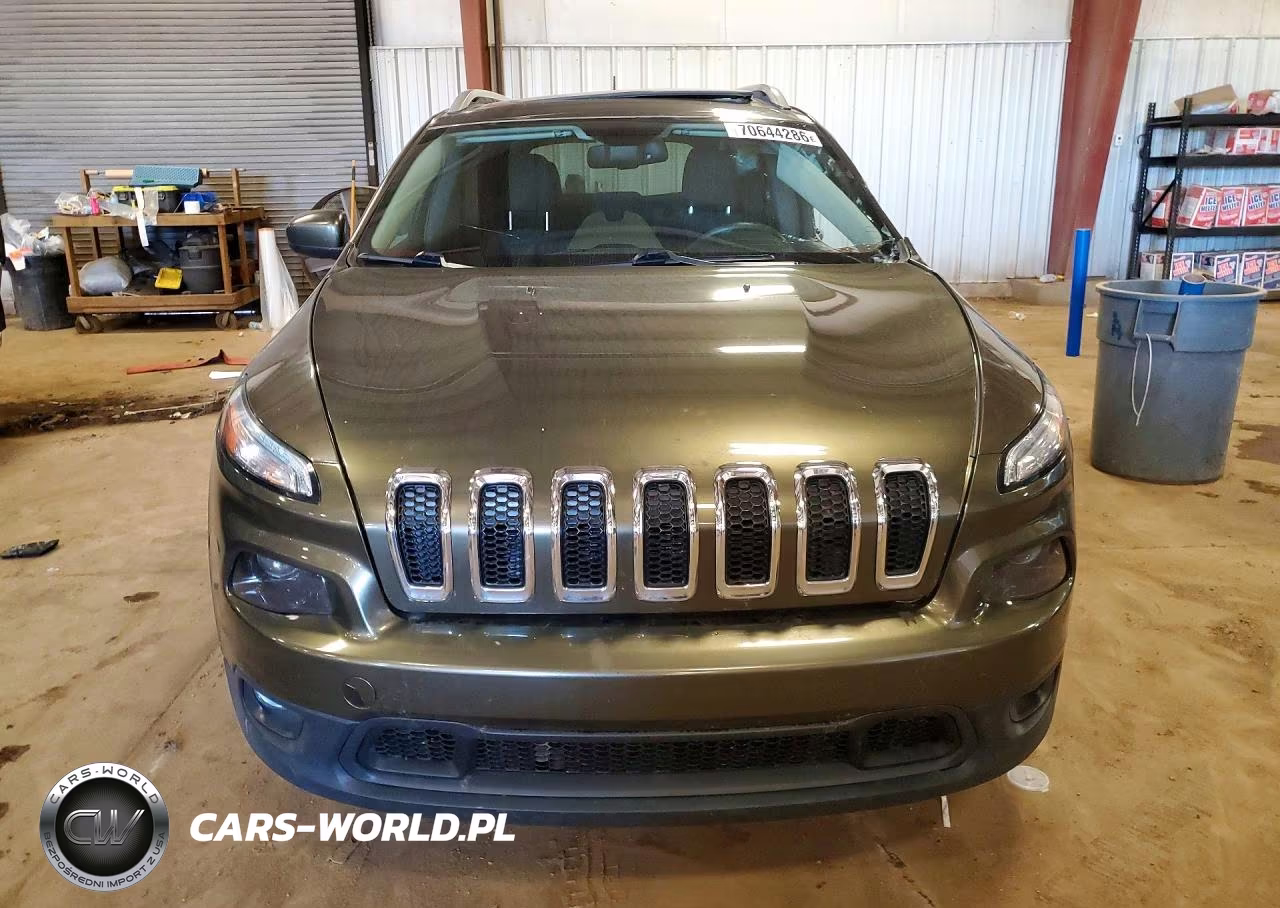 2015 Jeep Cherokee Latitude VIN:1C4PJMCS8FW624540 - 5