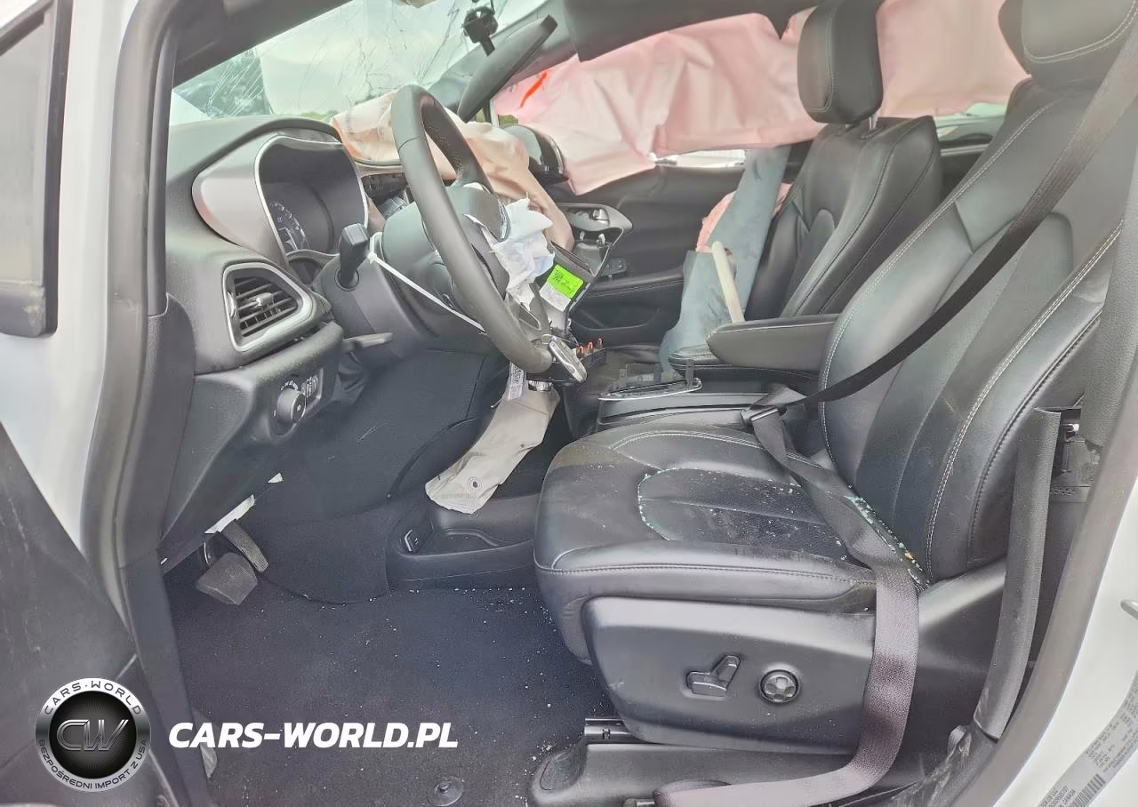 2025 Chrysler Pacifica Select VIN:2C4RC1BG6SR585707 - 7