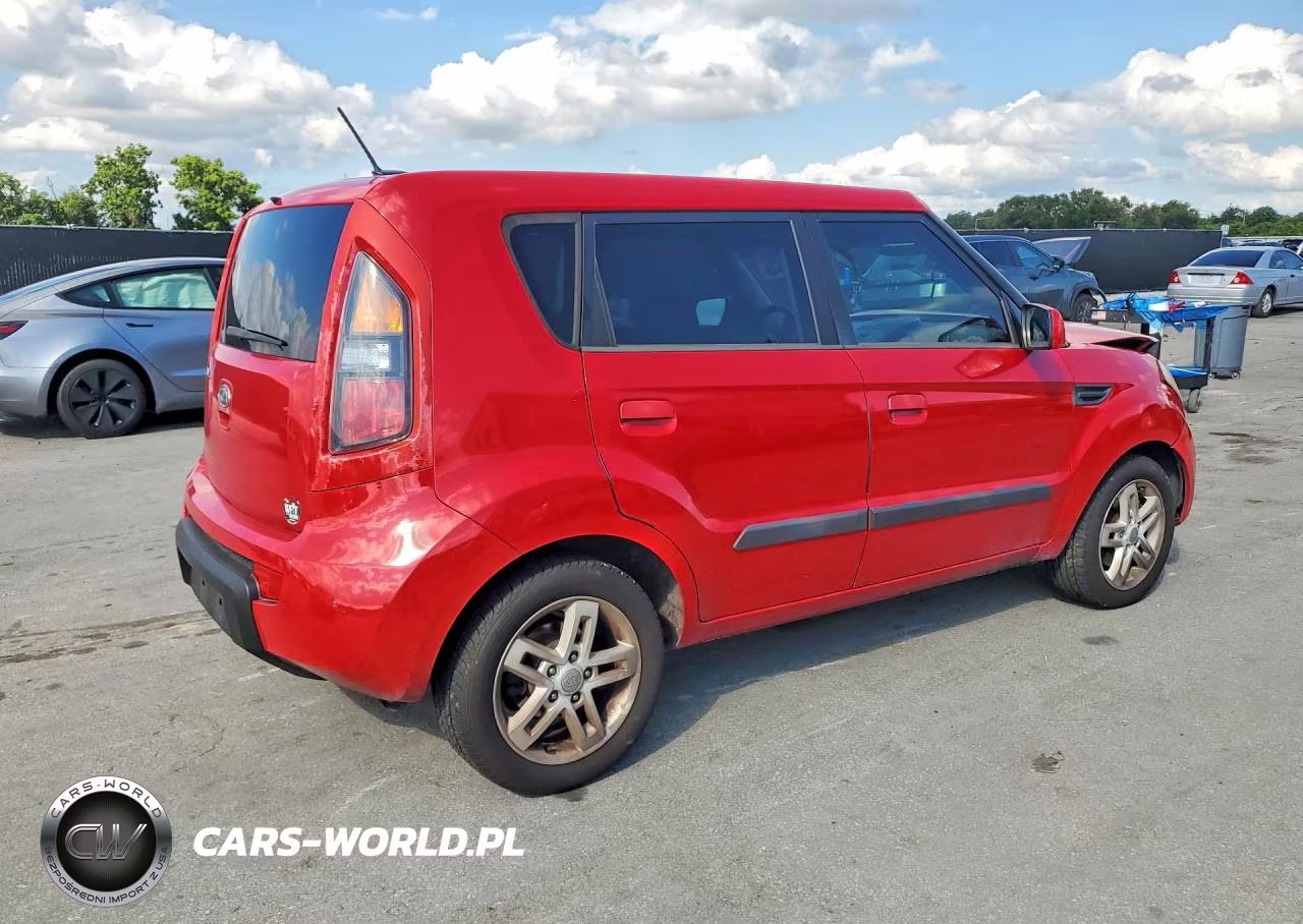 2010 Kia Soul + VIN:KNDJT2A2XA7108335 - 3