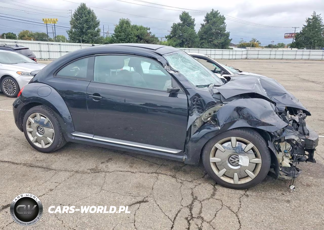 2013 Volkswagen Beetle VIN:3VWJX7AT4DM680664 - 4