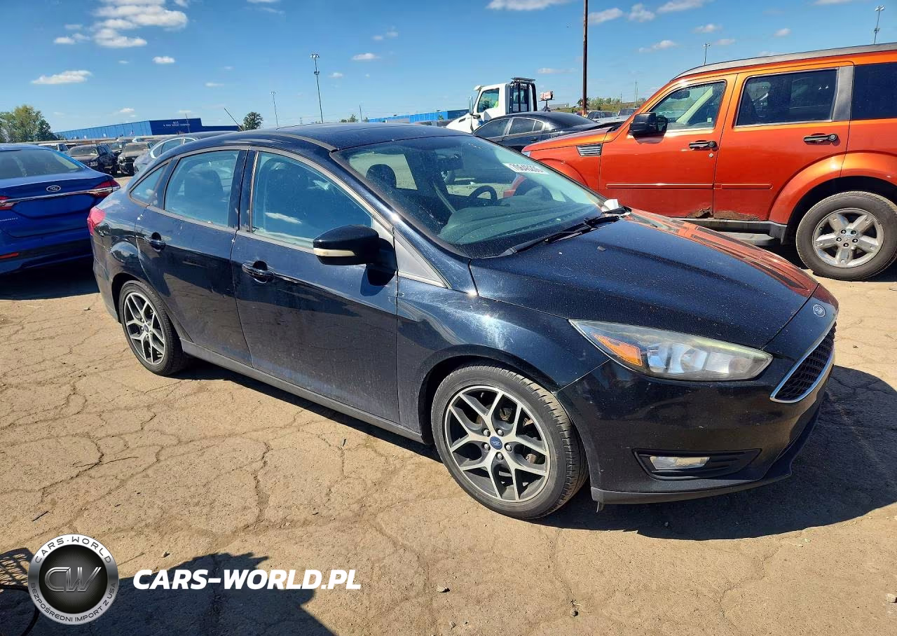 2017 Ford Focus Sel VIN:1FADP3H28HL295210 - 4