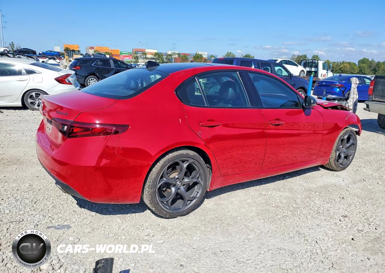 2018 Alfa Romeo Giulia Ti Q4 VIN:ZARFAEEN5J7597945 - 3