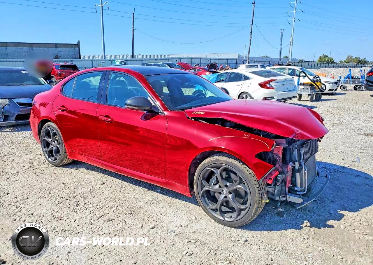 2018 Alfa Romeo Giulia Ti Q4 VIN:ZARFAEEN5J7597945 - 4