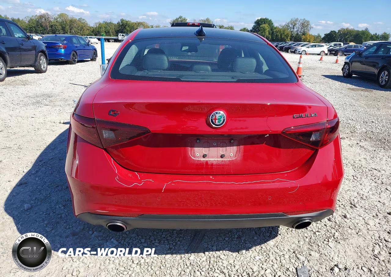 2018 Alfa Romeo Giulia Ti Q4 VIN:ZARFAEEN5J7597945 - 6