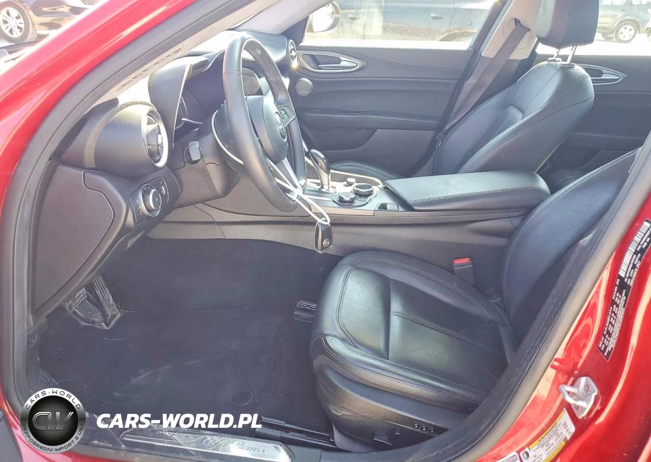 2018 Alfa Romeo Giulia Ti Q4 VIN:ZARFAEEN5J7597945 - 7