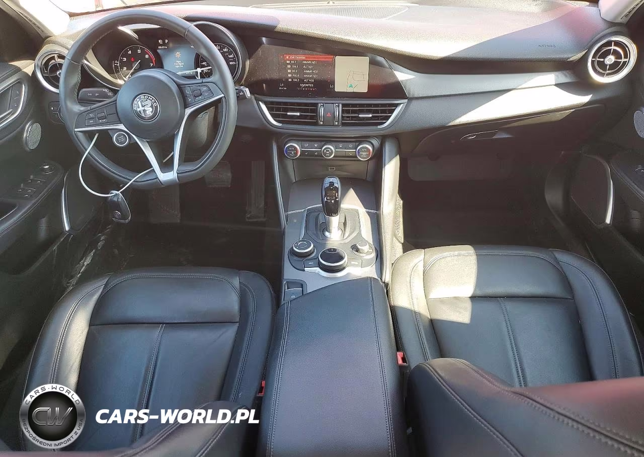 2018 Alfa Romeo Giulia Ti Q4 VIN:ZARFAEEN5J7597945 - 8