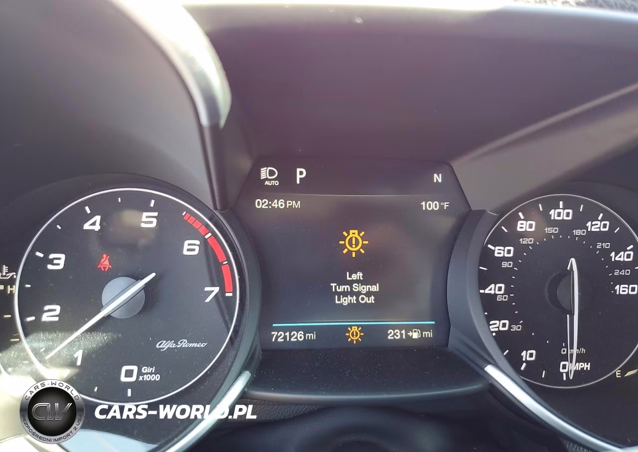 2018 Alfa Romeo Giulia Ti Q4 VIN:ZARFAEEN5J7597945 - 9