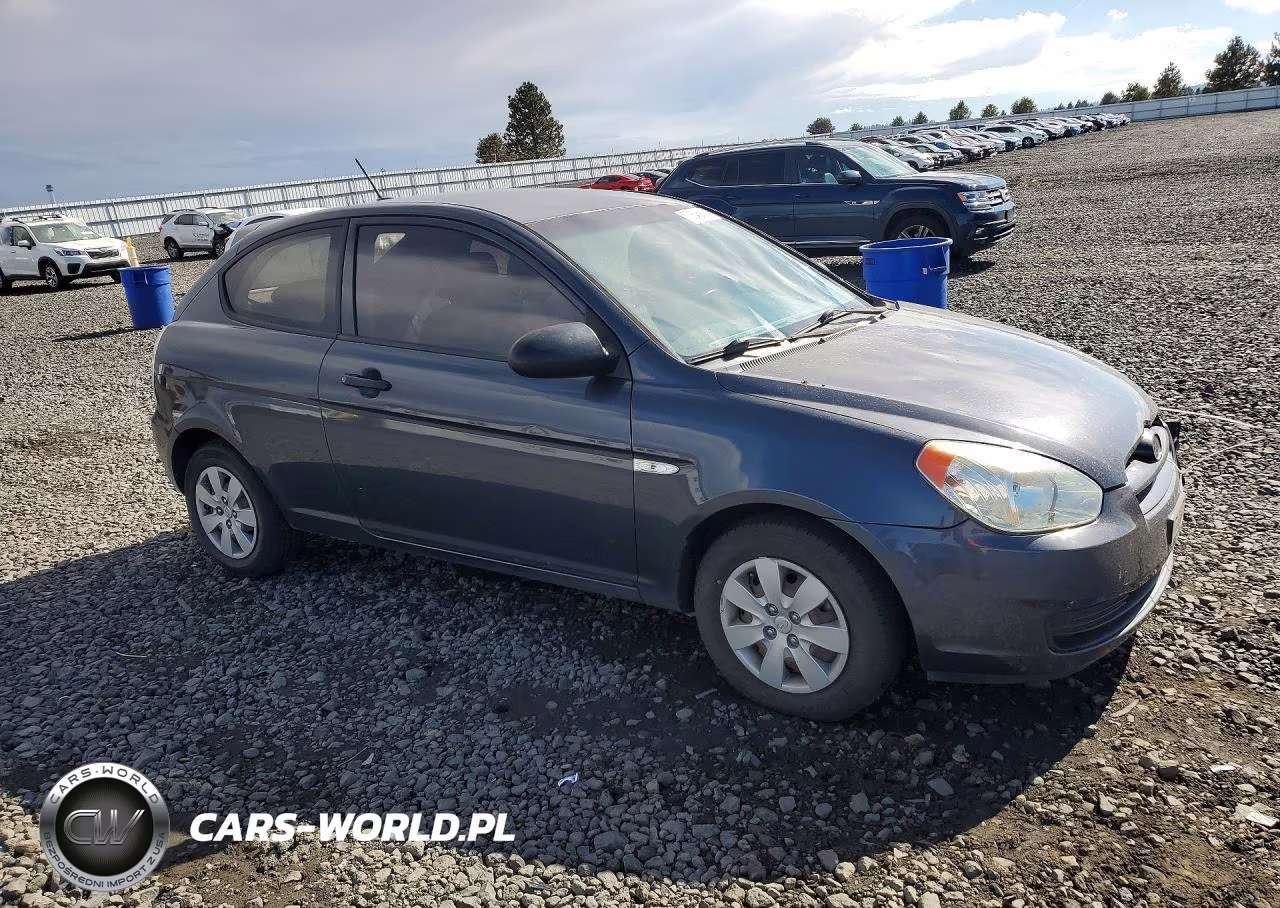 2008 Hyundai Accent Gs VIN:KMHCM36C78U093555 - 4
