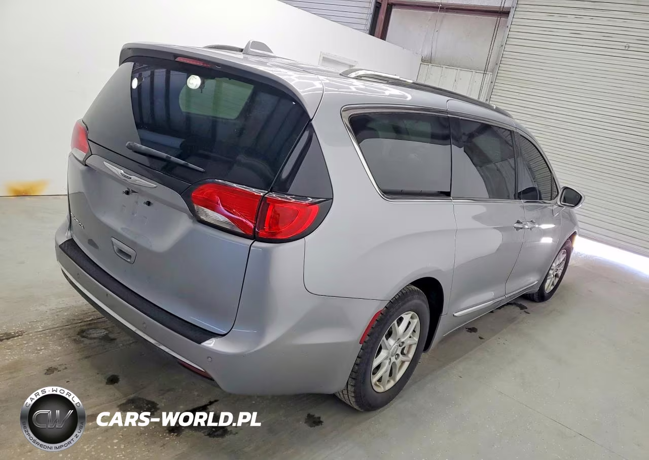 2020 Chrysler Pacifica Touring L VIN:2C4RC1BG3LR140178 - 3