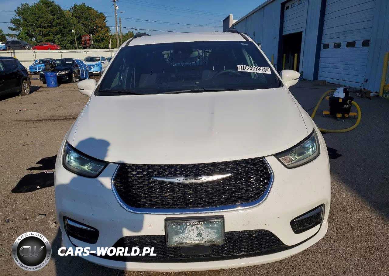 2022 Chrysler Pacifica Touring VIN:2C4RC1FG9NR158004 - 5
