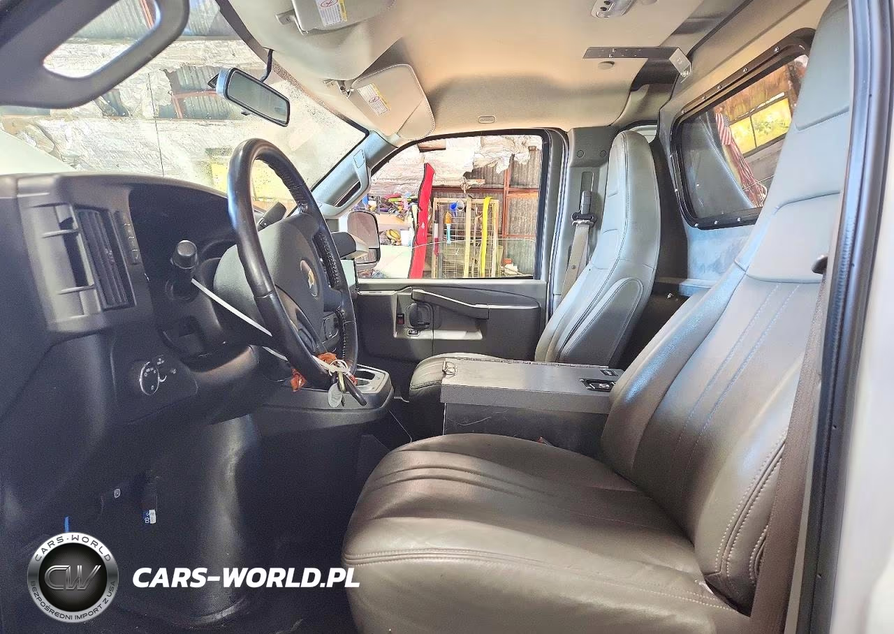 2023 Chevrolet Express G2500 VIN:1GCWGAFP0P1231808 - 7