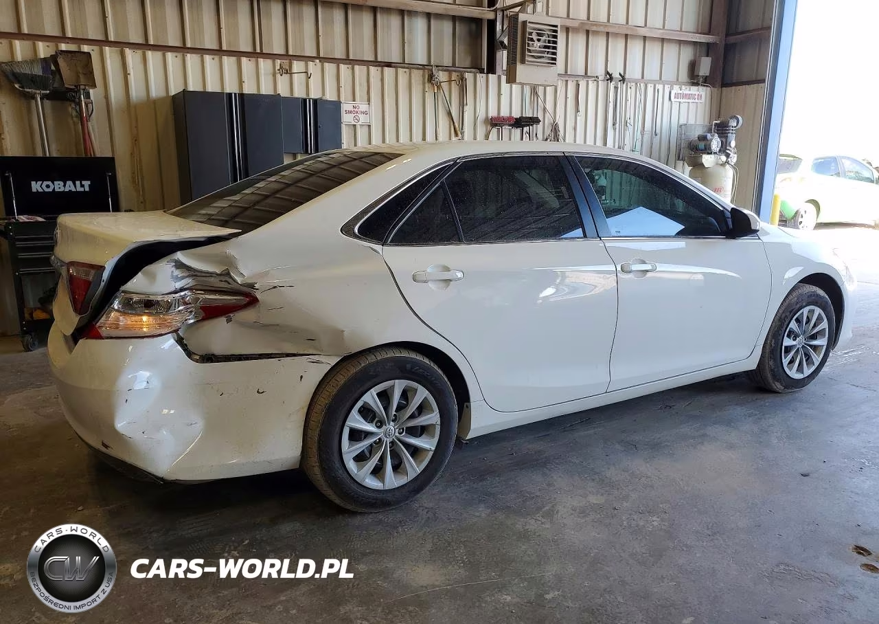 2016 Toyota Camry Le VIN:4T4BF1FKXGR516943 - 3