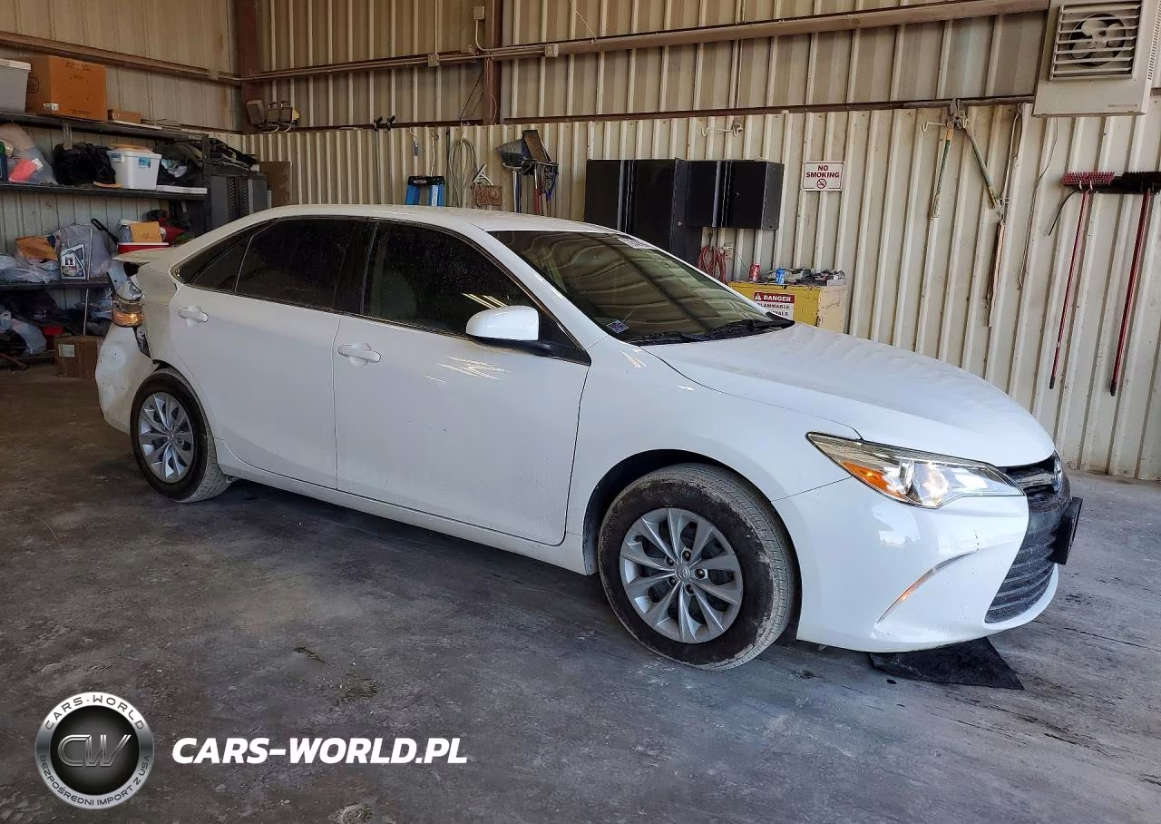 2016 Toyota Camry Le VIN:4T4BF1FKXGR516943 - 4