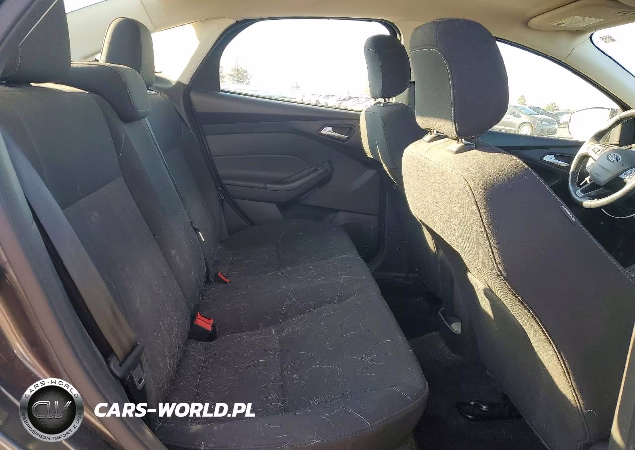 2018 Ford Focus Se VIN:1FADP3F29JL323198 - 10