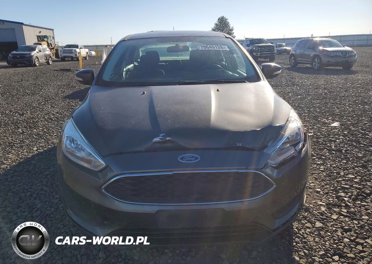 2018 Ford Focus Se VIN:1FADP3F29JL323198 - 5