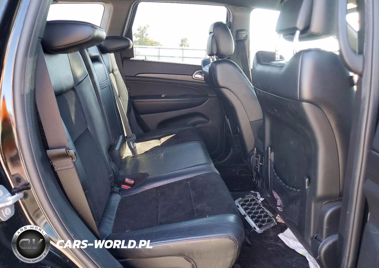 2018 Jeep Grand Cherokee Laredo VIN:1C4RJFAGXJC137949 - 11