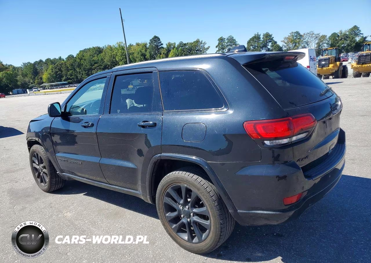 2018 Jeep Grand Cherokee Laredo VIN:1C4RJFAGXJC137949 - 2