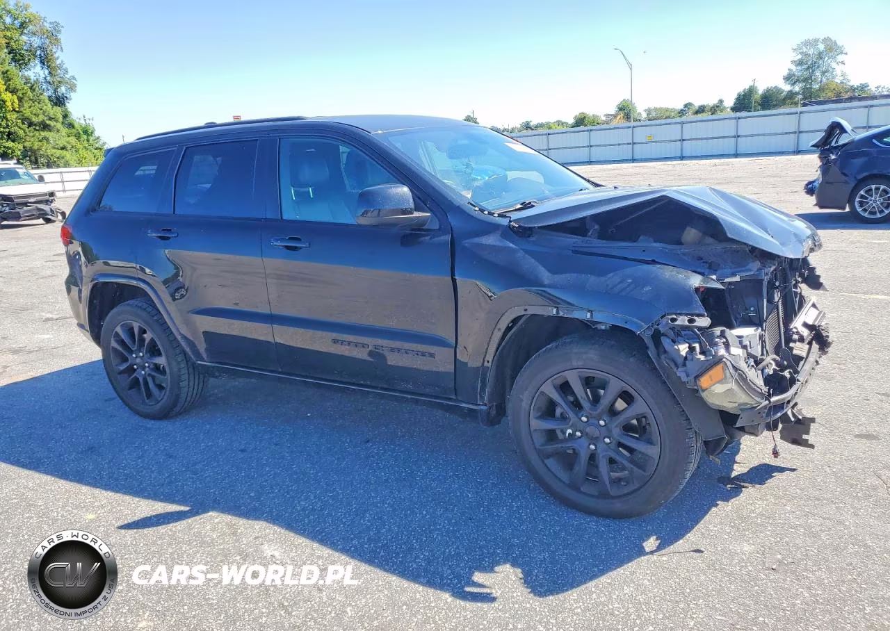 2018 Jeep Grand Cherokee Laredo VIN:1C4RJFAGXJC137949 - 4