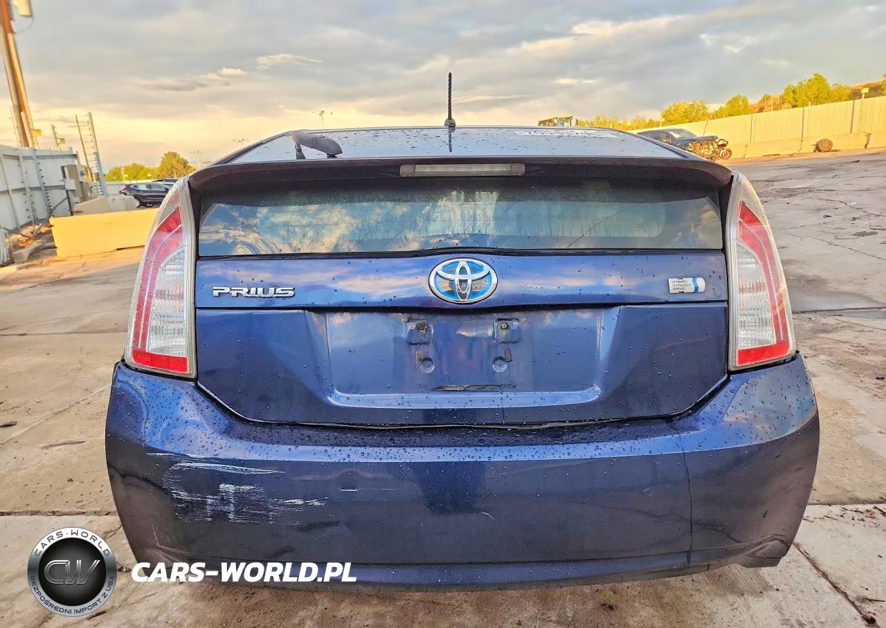 2014 Toyota Prius Two VIN:JTDKN3DU9E1755657 - 6