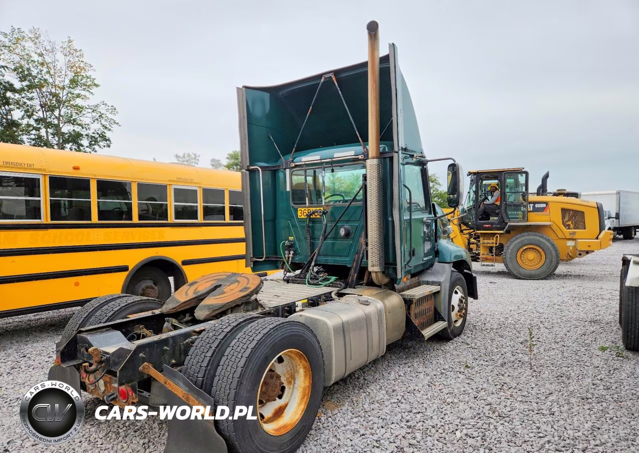 2017 Mack Cxu612 Semi Truck VIN:1M1AW01X2HM009477 - 3