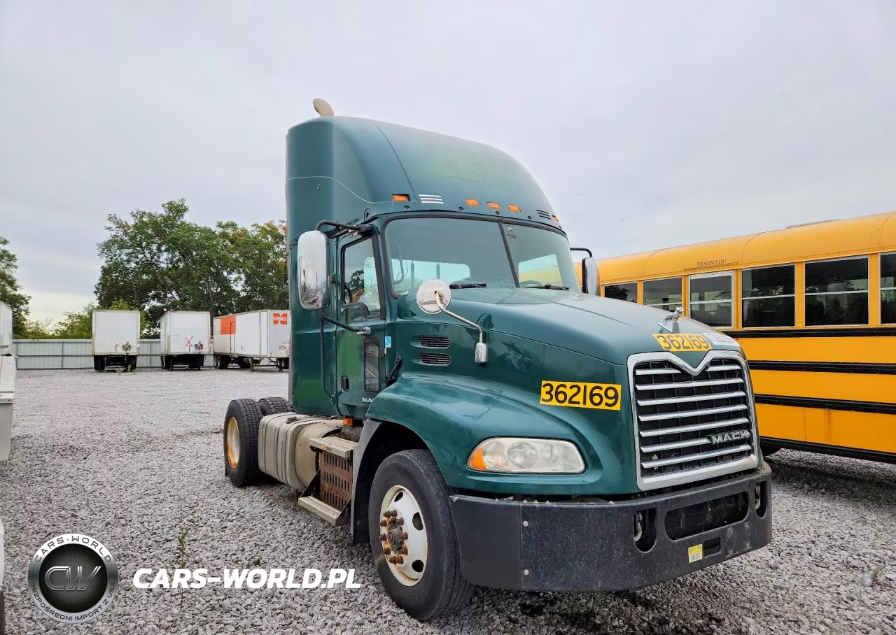 2017 Mack Cxu612 Semi Truck VIN:1M1AW01X2HM009477 - 4
