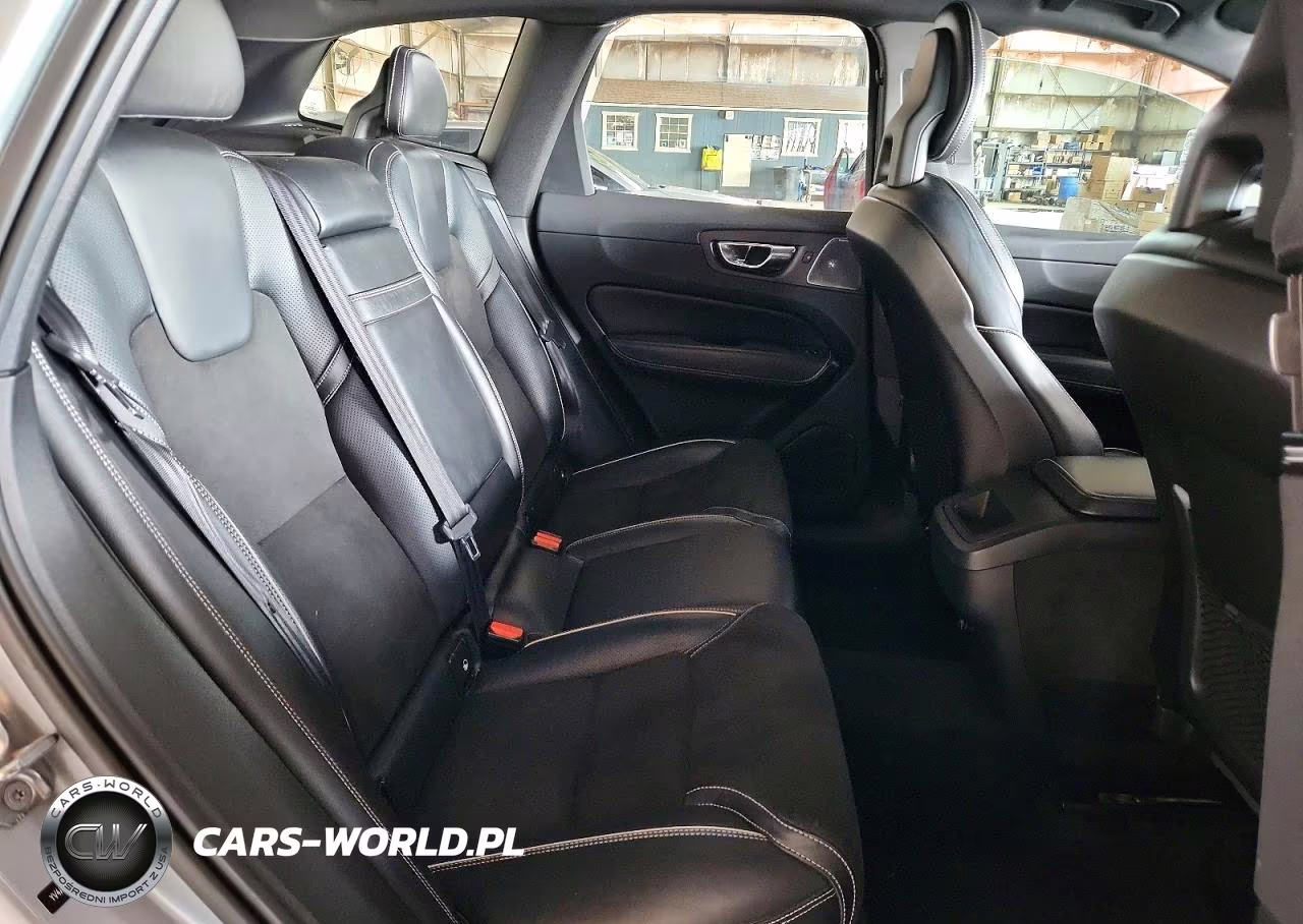 2018 Volvo Xc60 T6 R-Design VIN:YV4A22RM8J1031067 - 11