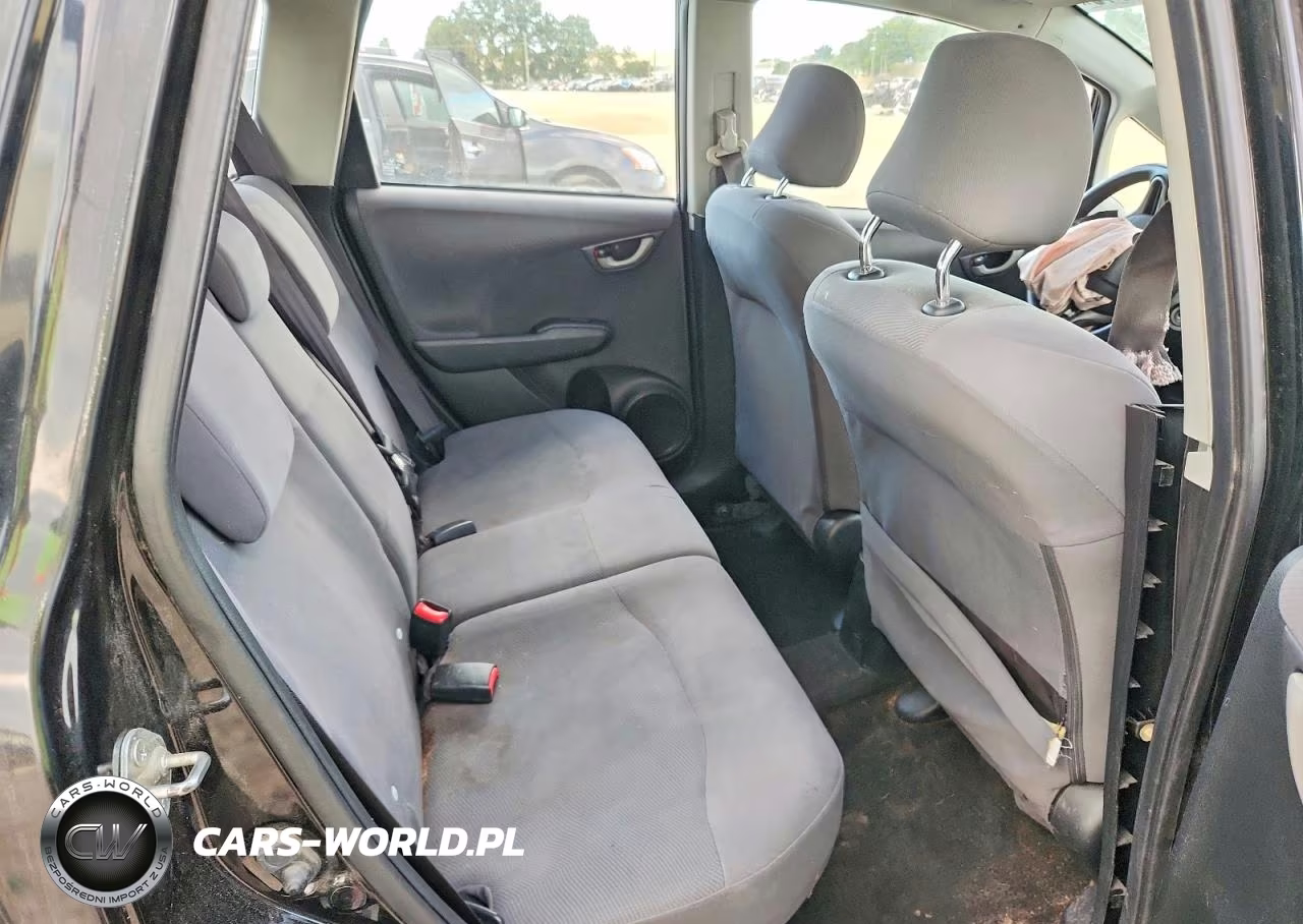 2011 Honda Fit VIN:JHMGE8H37BS010978 - 10