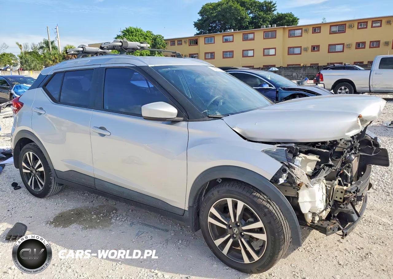 2018 Nissan Kicks Sv VIN:3N1CP5CU7JL536648 - 4