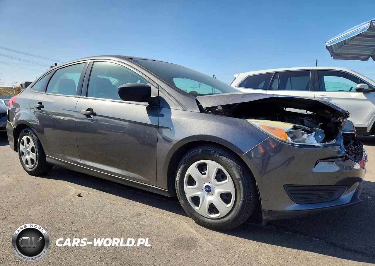 2016 Ford Focus S VIN:1FADP3E21GL282303 - 4