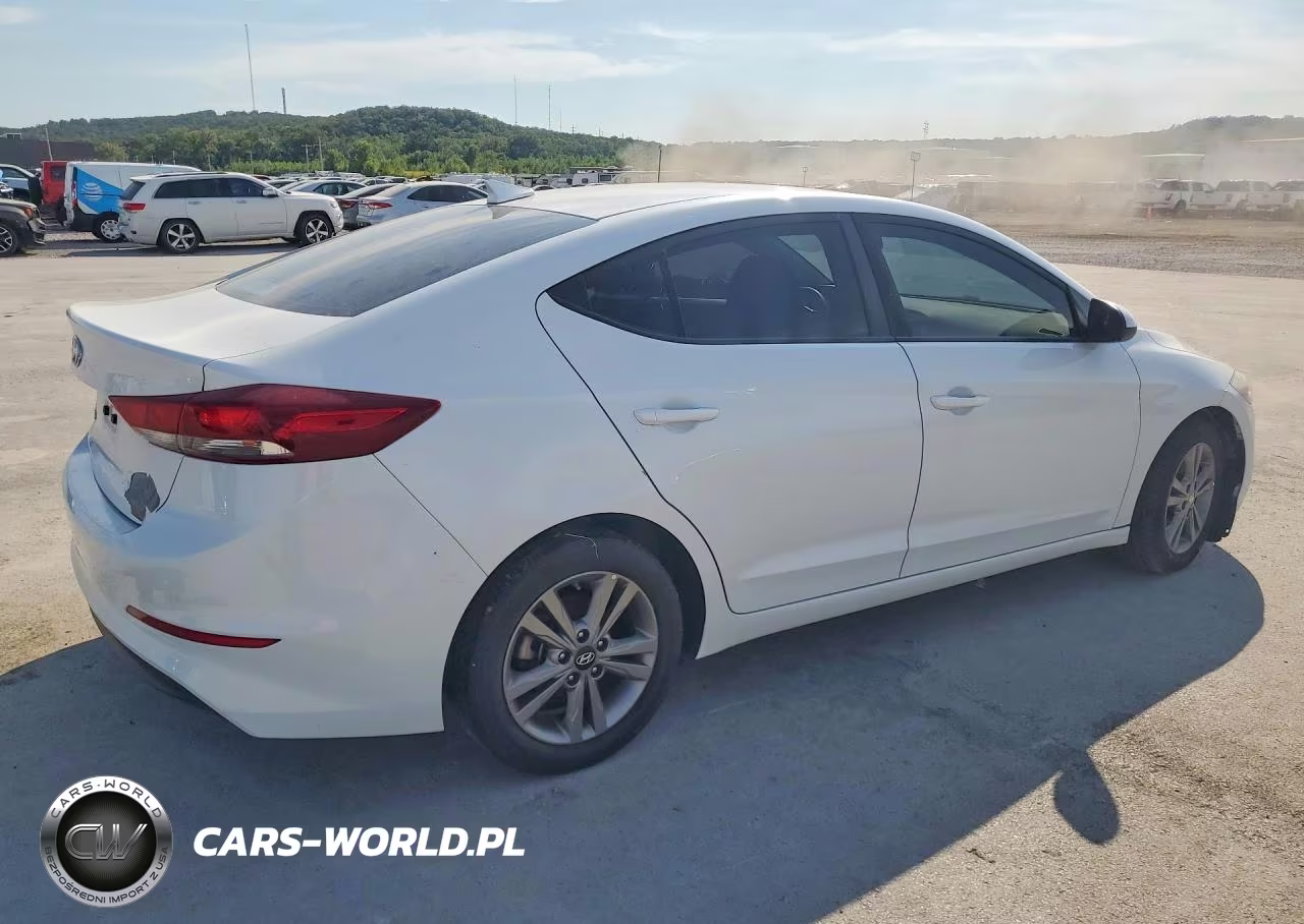 2018 Hyundai Elantra Sel VIN:5NPD84LF4JH258642 - 3