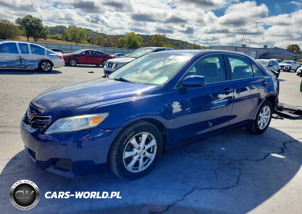 2011 Toyota Camry Le – zdjęcie 1 z 13