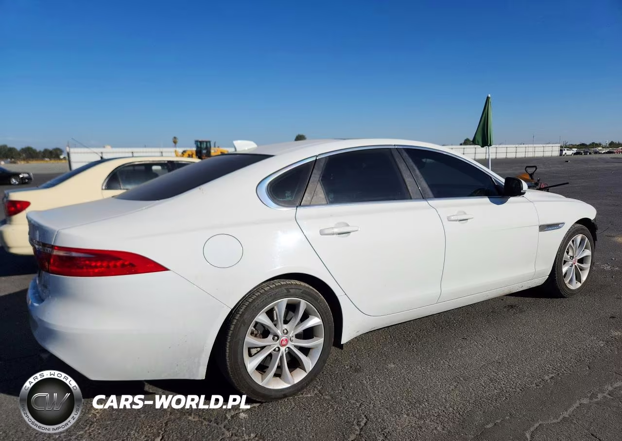 2018 Jaguar Xf Premium VIN:SAJBD4FX0JCY71393 - 3