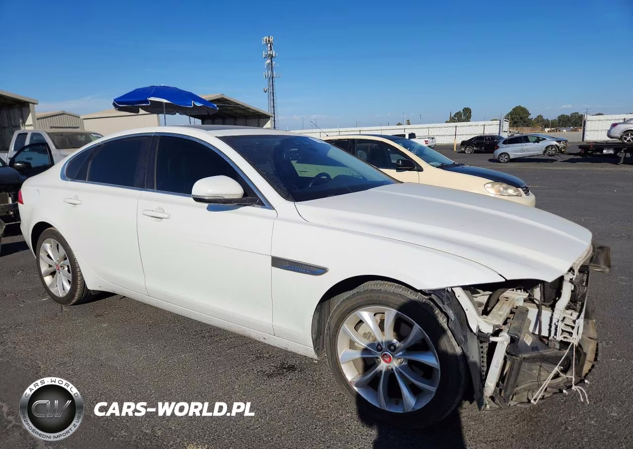 2018 Jaguar Xf Premium VIN:SAJBD4FX0JCY71393 - 4