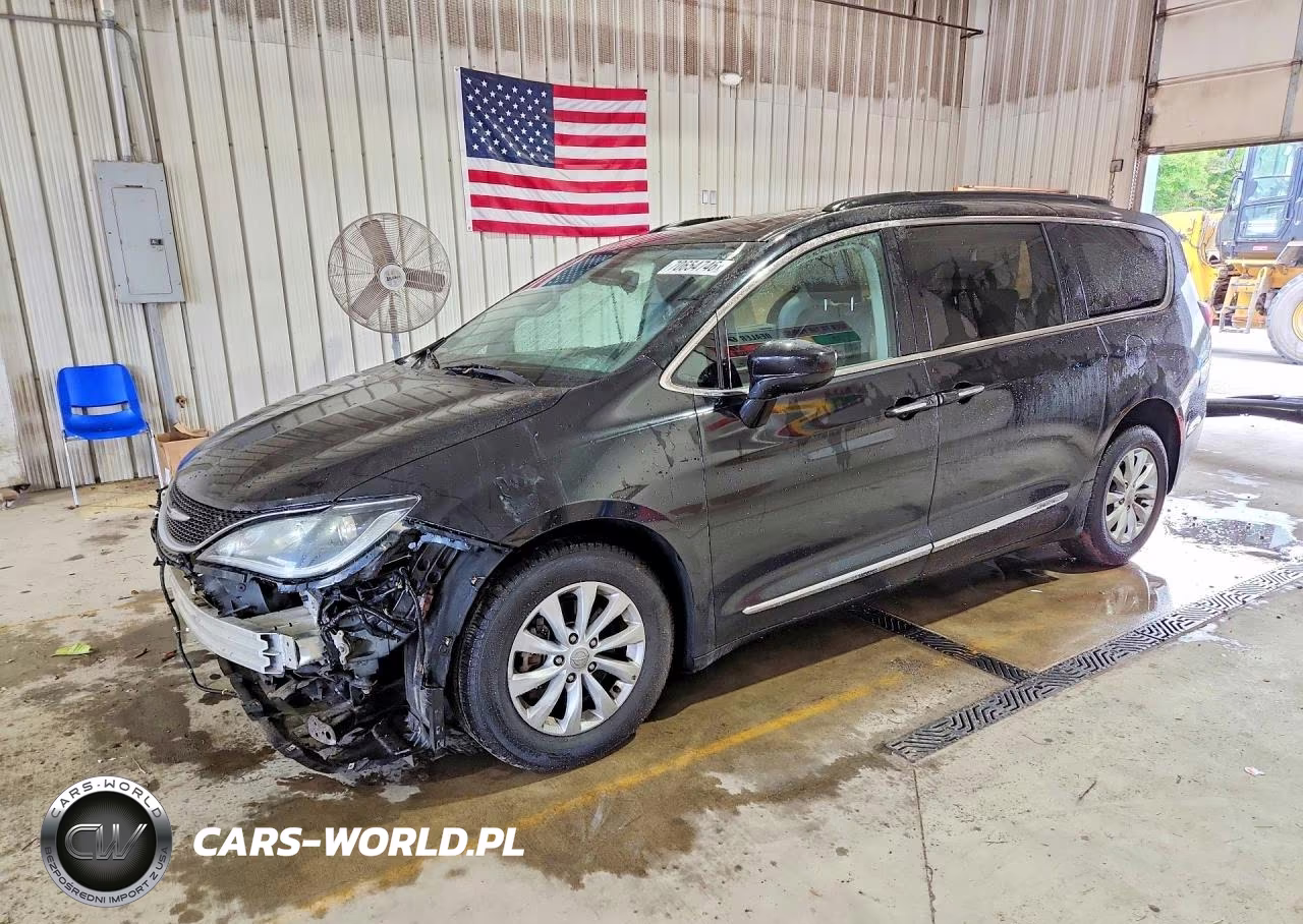 2017 Chrysler Pacifica Touring L VIN:2C4RC1BG0HR831854 - 1