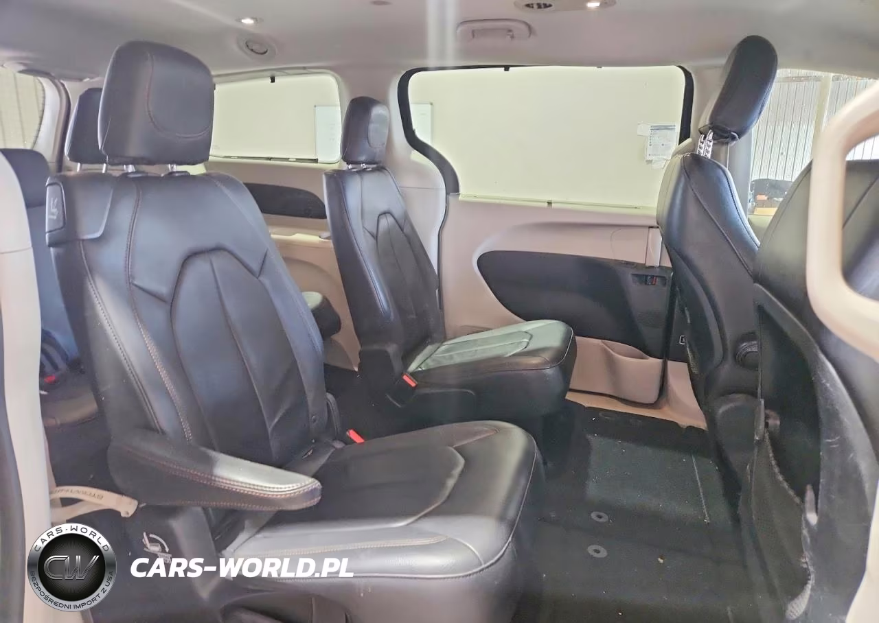 2017 Chrysler Pacifica Touring L VIN:2C4RC1BG0HR831854 - 11