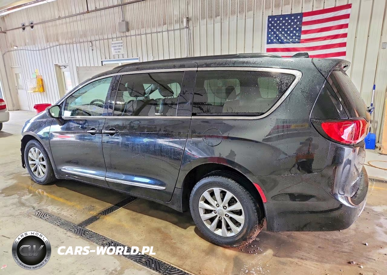 2017 Chrysler Pacifica Touring L VIN:2C4RC1BG0HR831854 - 2