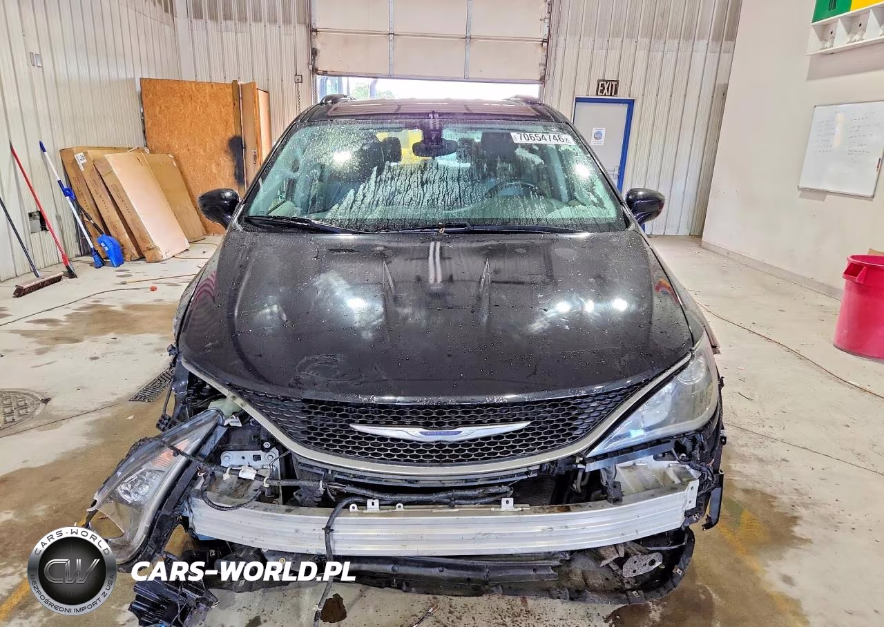 2017 Chrysler Pacifica Touring L VIN:2C4RC1BG0HR831854 - 5