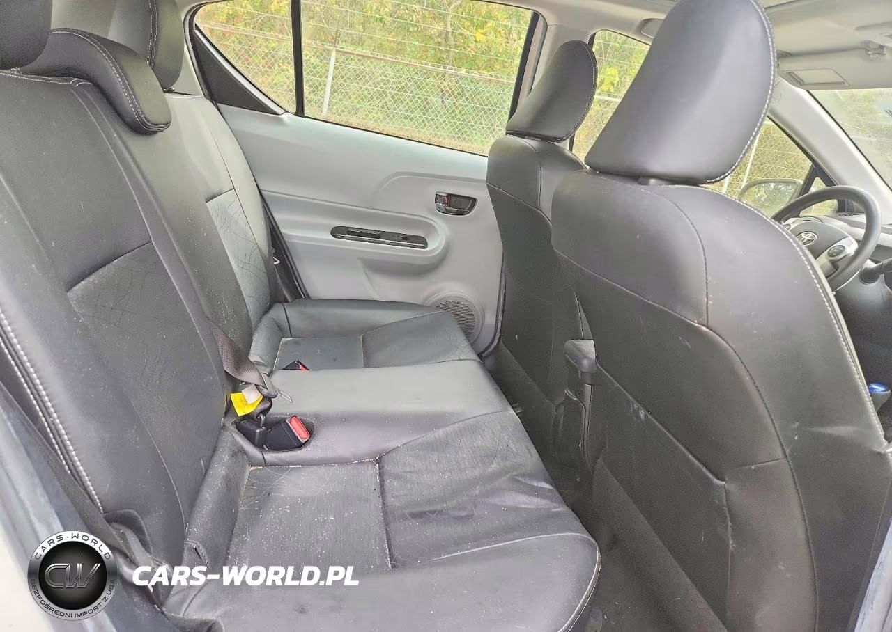2012 Toyota Prius C Four VIN:JTDKDTB39C1000941 - 10