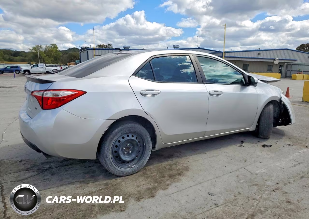 2016 Toyota Corolla Le VIN:5YFBURHE8GP556316 - 3