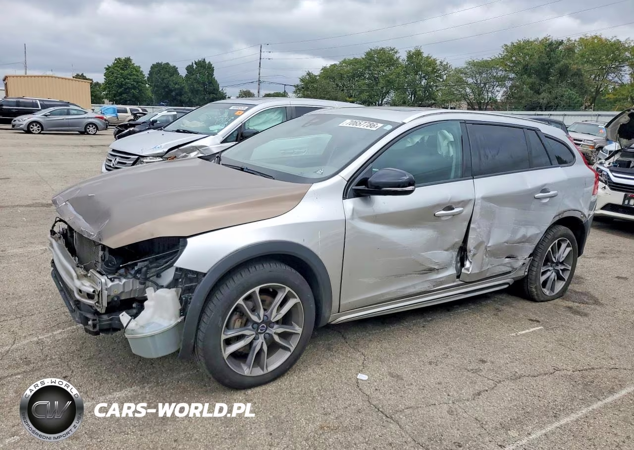 2018 Volvo V60 Cross Country Premier