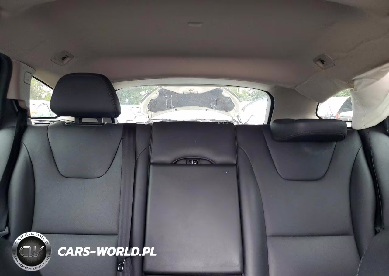 2018 Volvo V60 Cross Country Premier VIN:YV440MWK6J2052396 - 10