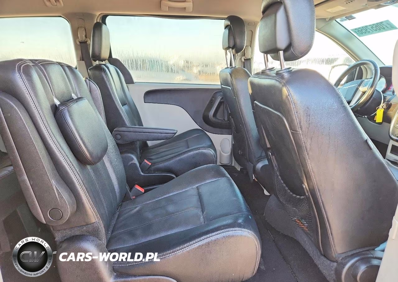 2016 Chrysler Town & Country Touring VIN:2C4RC1BGXGR271288 - 10