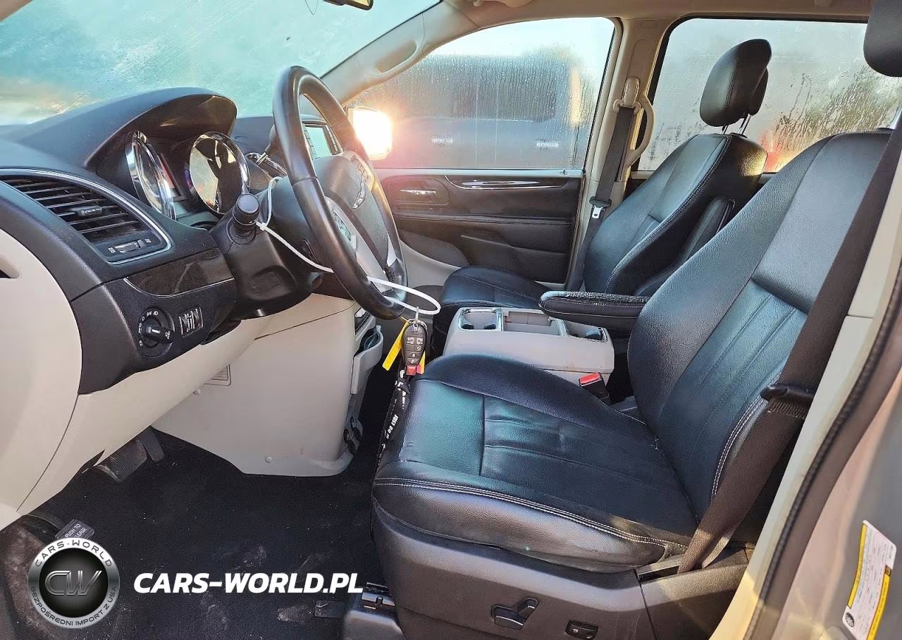2016 Chrysler Town & Country Touring VIN:2C4RC1BGXGR271288 - 7